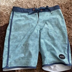 Size 28 boardshorts that has a zipper. Super dope